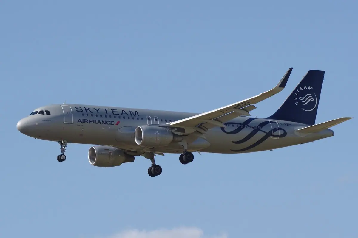 Airbus A320 photo 2