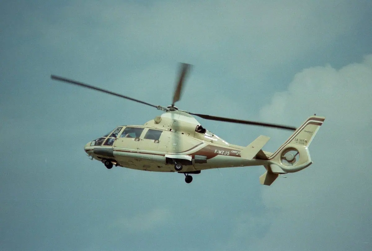 Airbus AS365 Dauphin photo 3