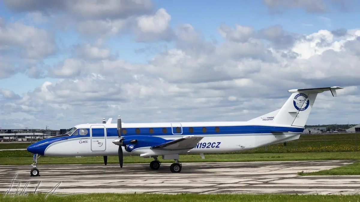 Beechcraft 1900 photo 2