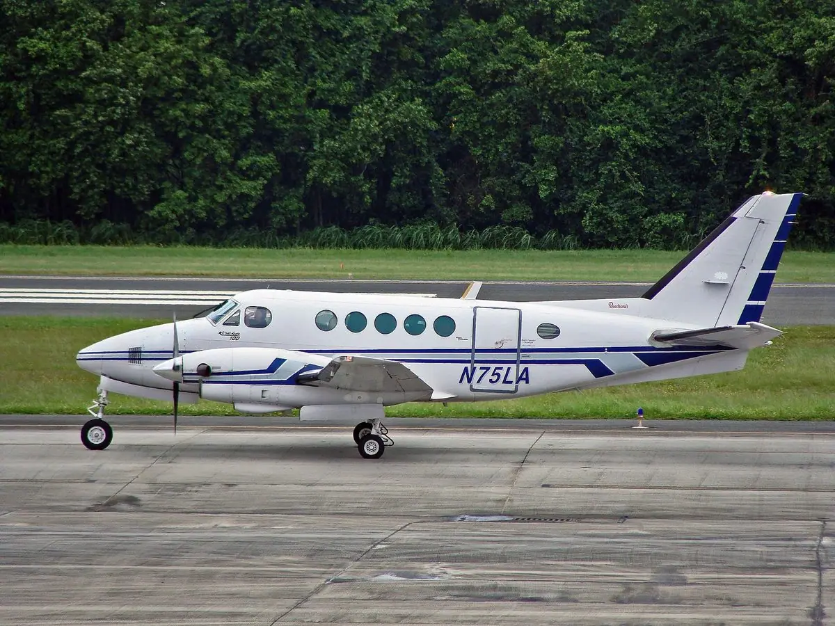 Beechcraft King Air 100 photo 3