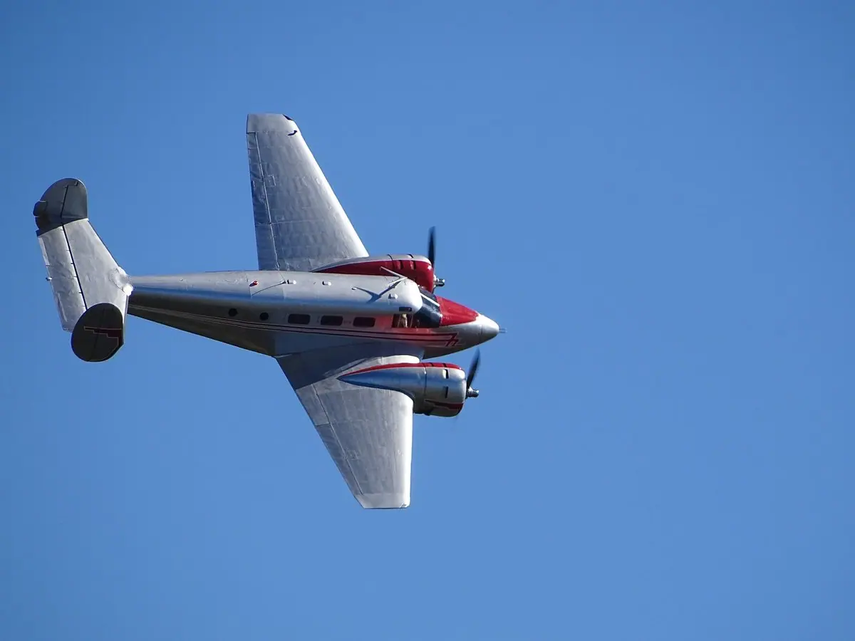 Beechcraft Model 18 photo 2