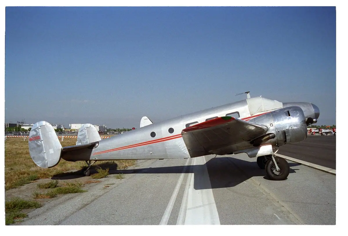 Beechcraft Model 18 photo 3