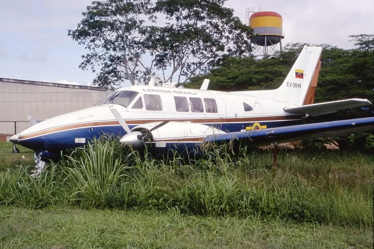 Beechcraft Queen Air photo 2