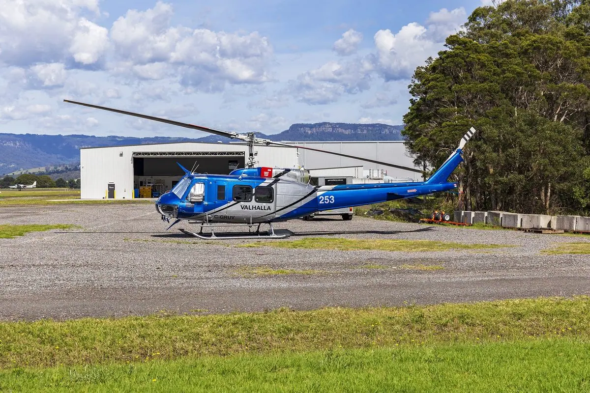 Bell 204 / 205 / 210 (Huey) photo 2