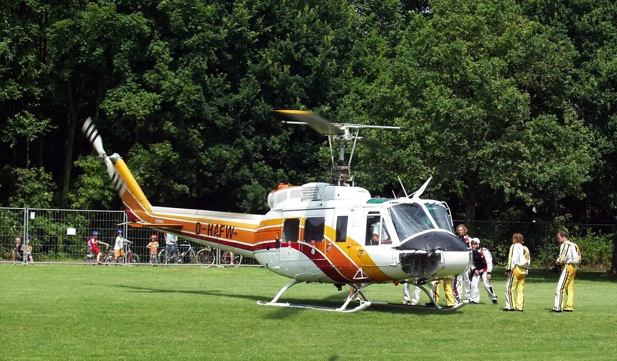 Bell 204 / 205 / 210 (Huey) photo 3