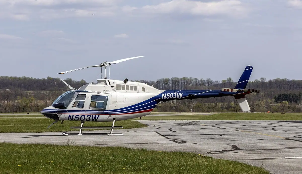 Bell 206 JetRanger photo 2