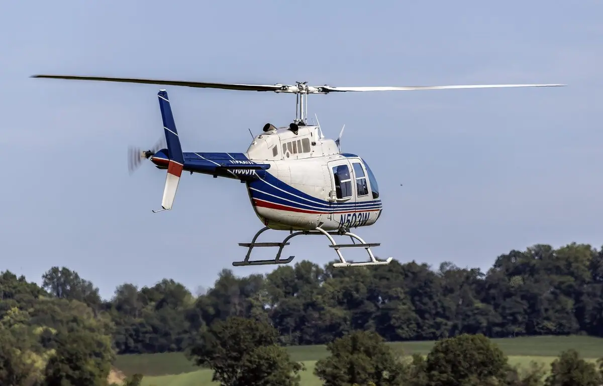 Bell 206 JetRanger photo 3
