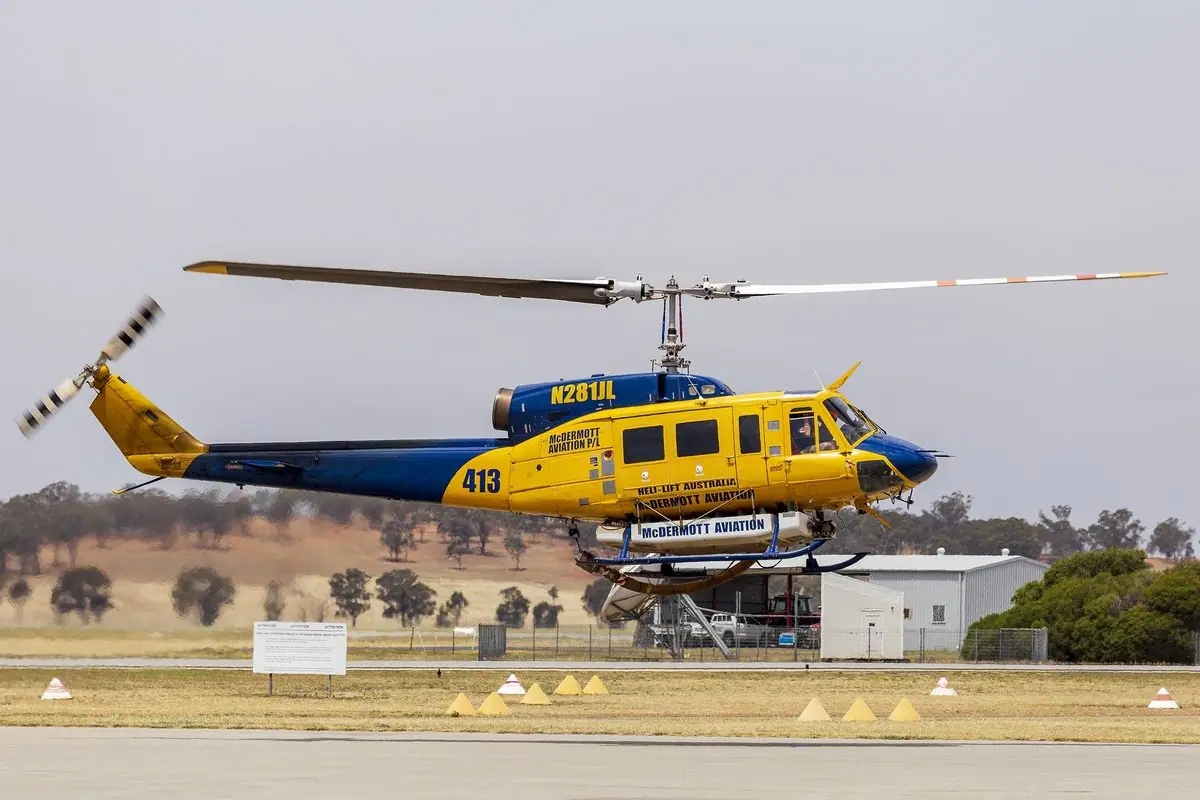 Bell 214 photo 2