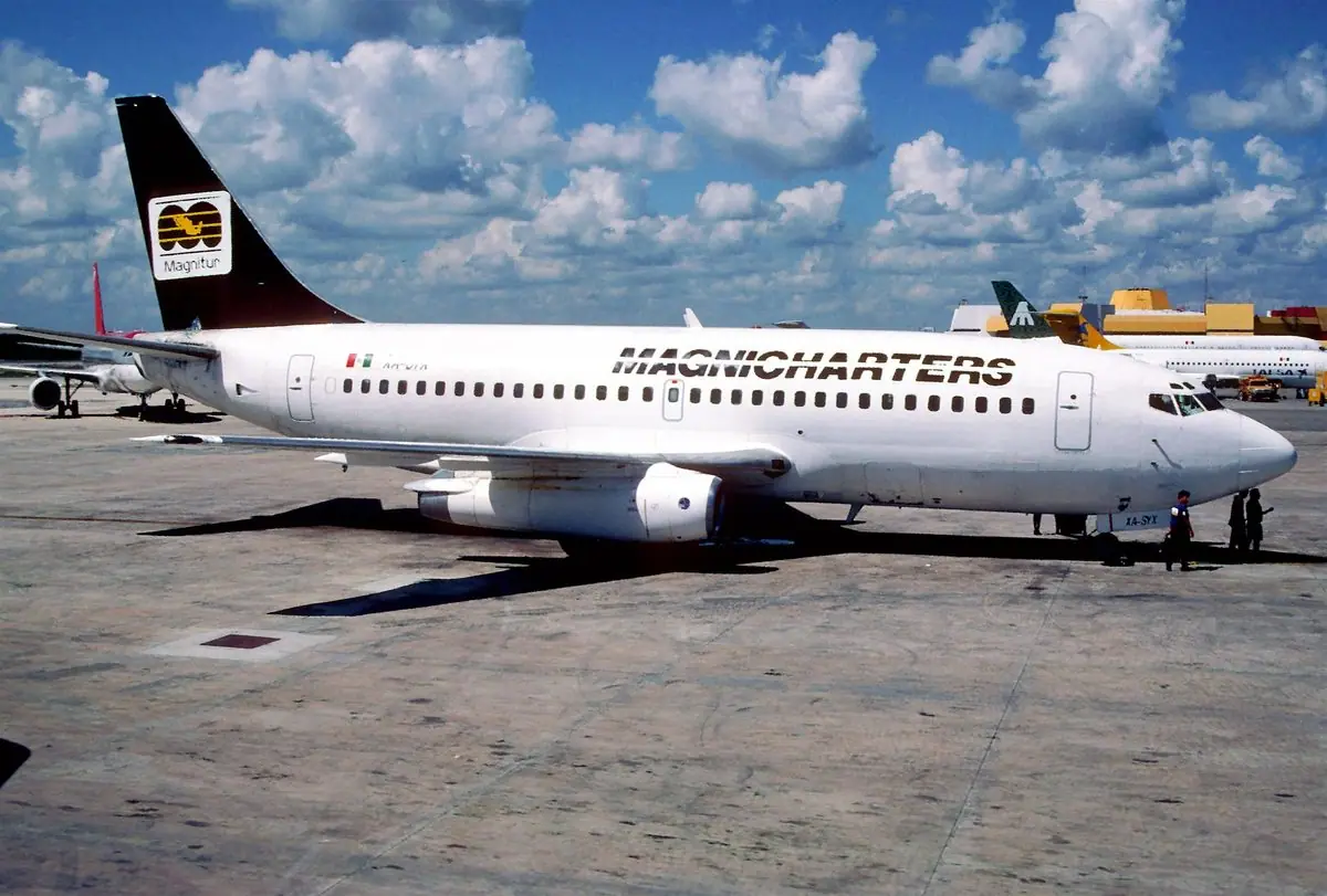 Boeing 737-200 photo 2