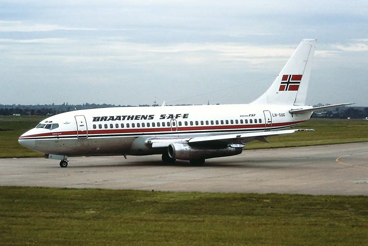 Boeing 737-200 photo 3