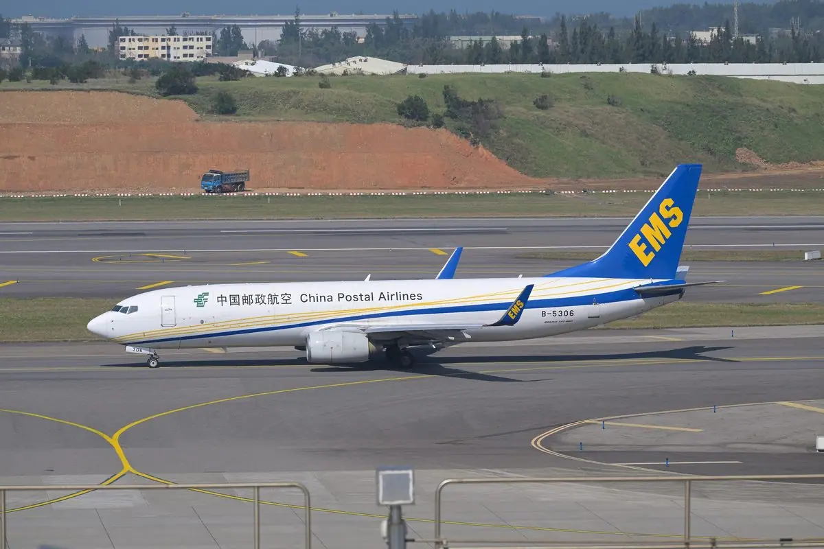 Boeing 737-800 (freighter) photo 2