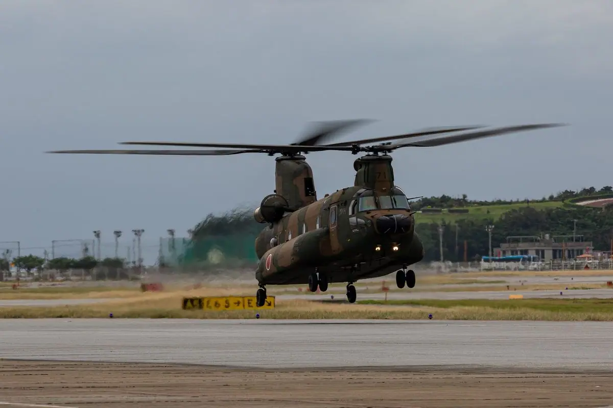 Boeing 234 Chinook photo 2