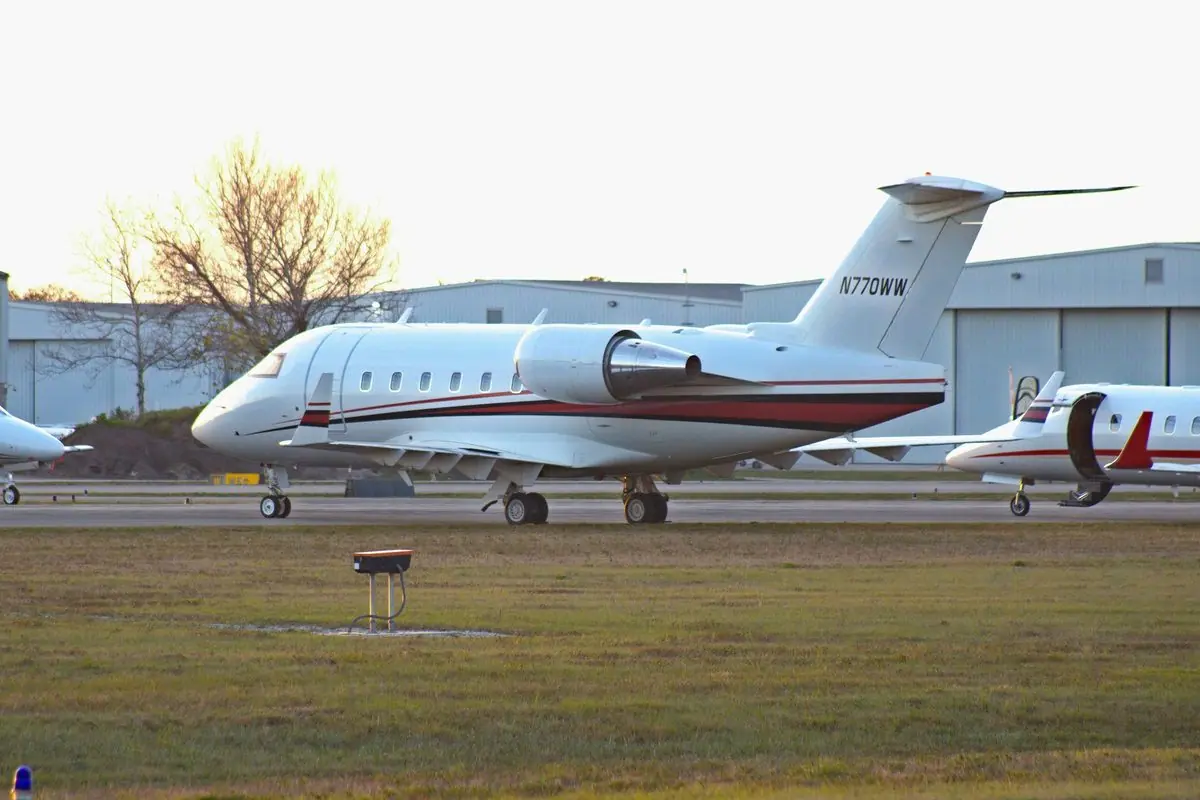 Bombardier Challenger 601 photo 2
