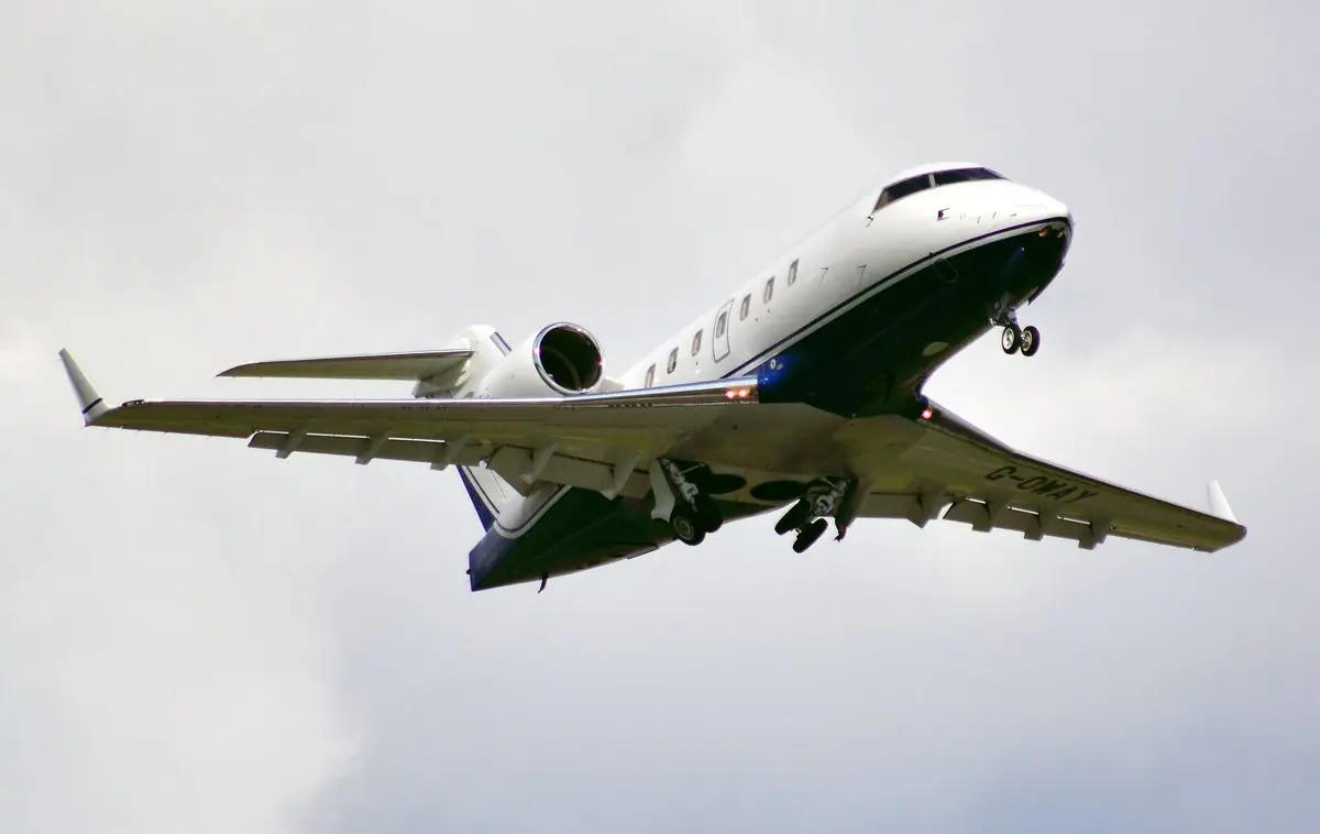 Bombardier Challenger 601 photo 3
