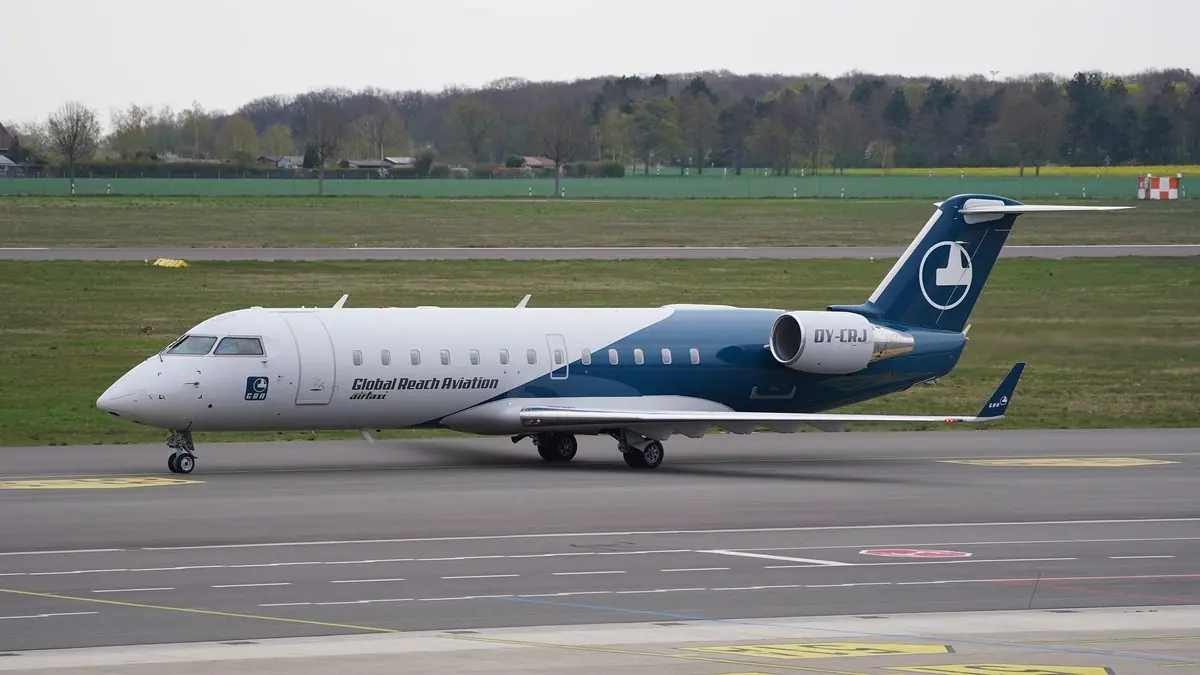 Bombardier CRJ100 / CRJ200 photo 2