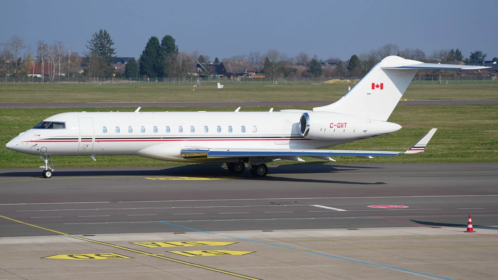 Bombardier Global 6000 C-GIIT taxiing at Braunschweig Airport, Germany