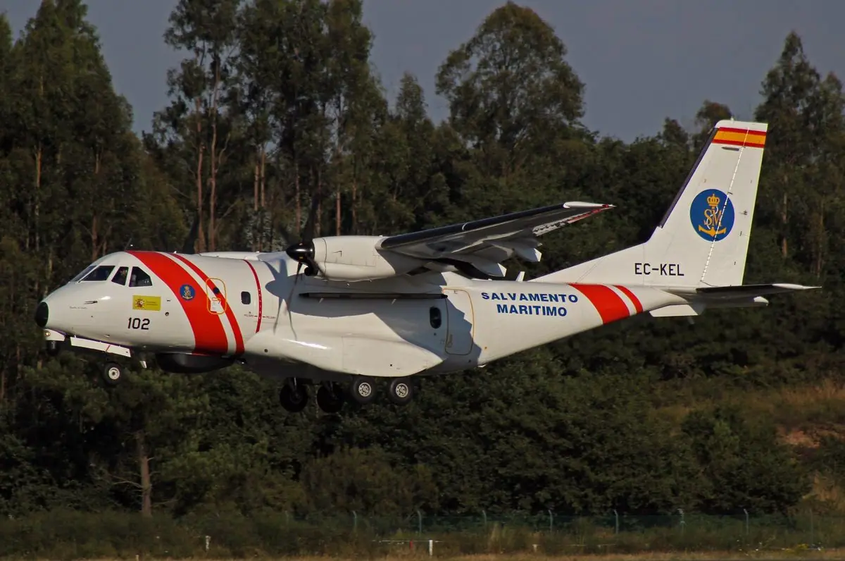 CASA CN-235 photo 2