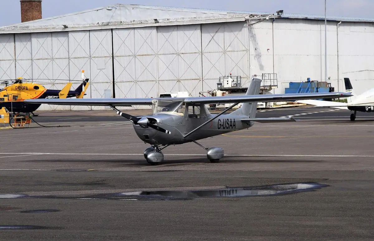 Cessna 150 photo 2