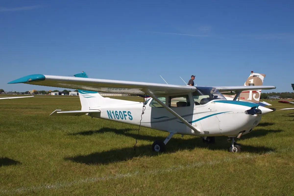 Cessna 172 Skyhawk photo 2