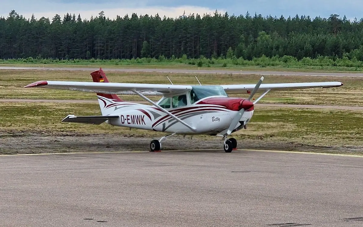 Cessna 182 Skylane photo 3