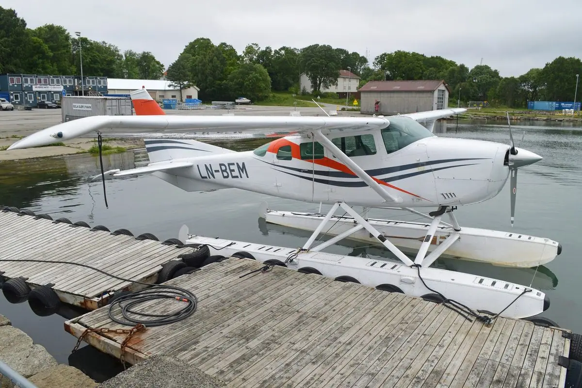 Cessna 206 Stationair photo 2