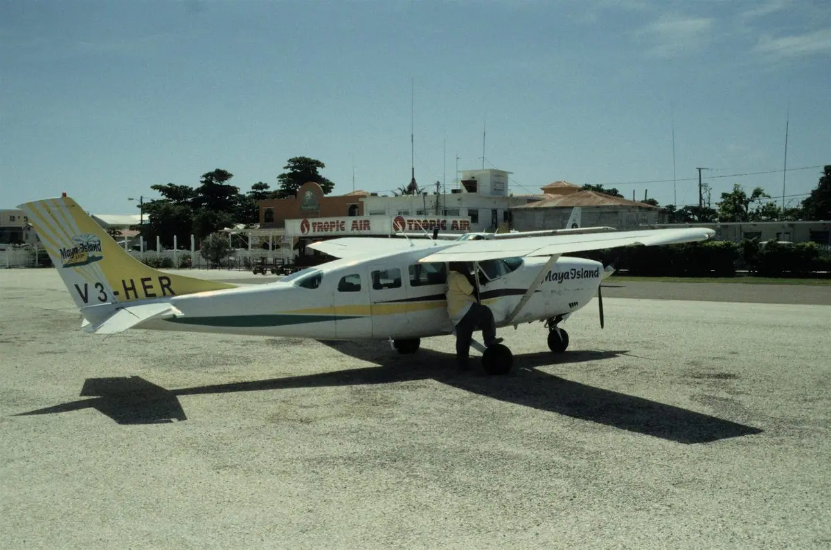Cessna 207 Stationair 8 photo 2