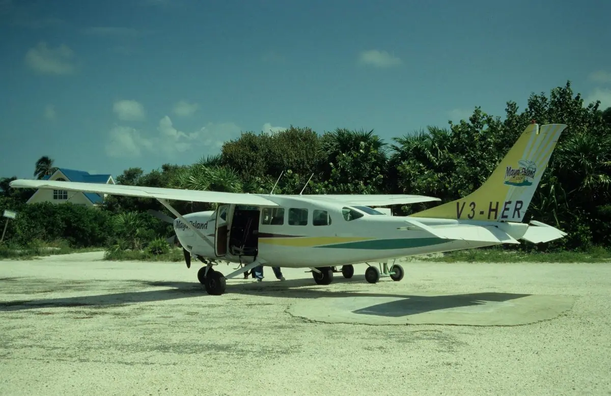 Cessna 207 Stationair 8 photo 3