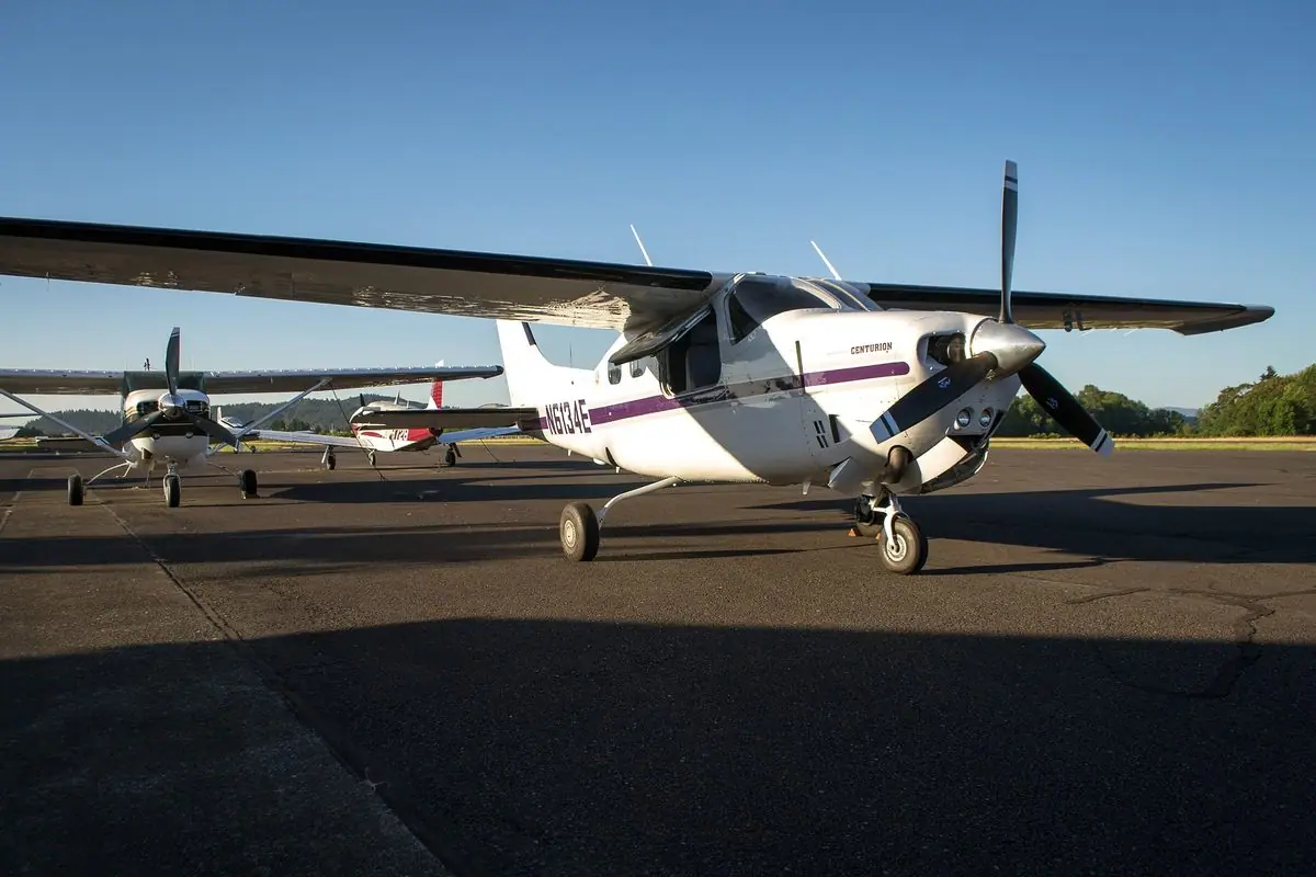 Cessna 205 / 210 Centurion photo 3