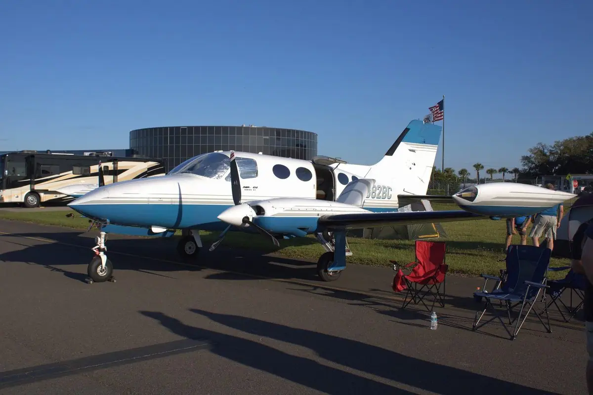 Cessna 414 Chancellor photo 3