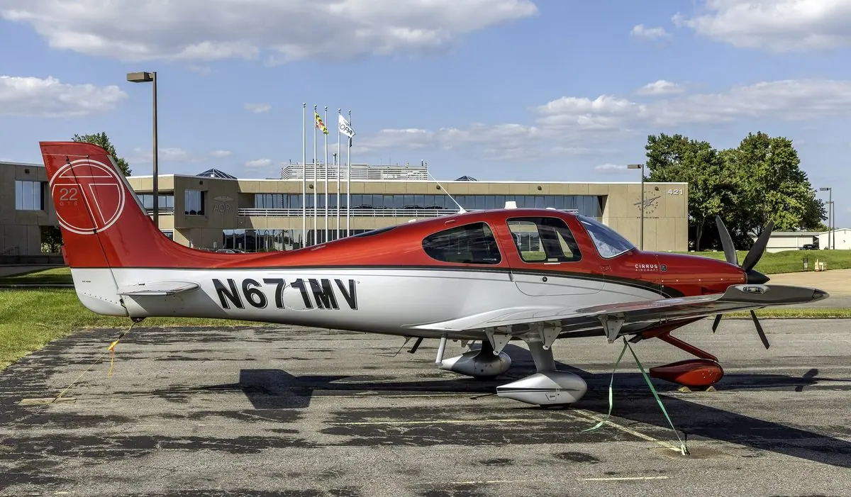 Cirrus SR20 / SR22 photo 2