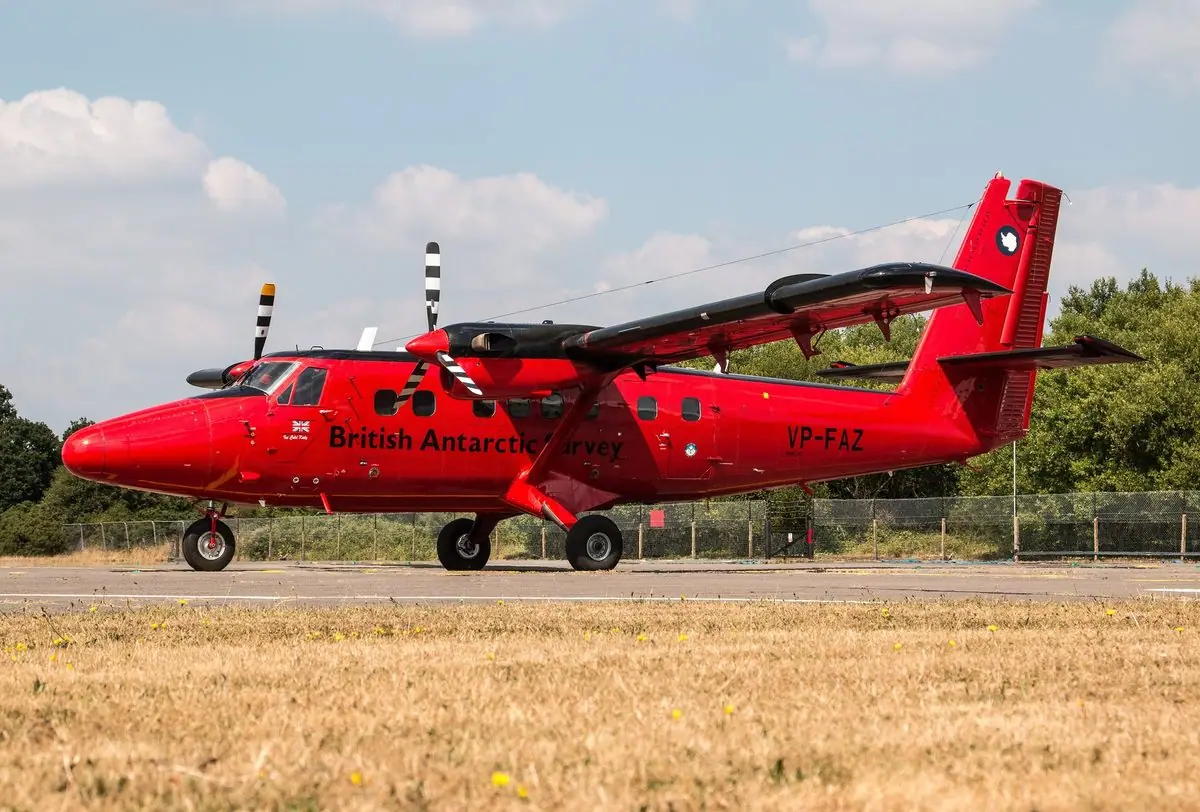 DHC-6 Twin Otter photo 2