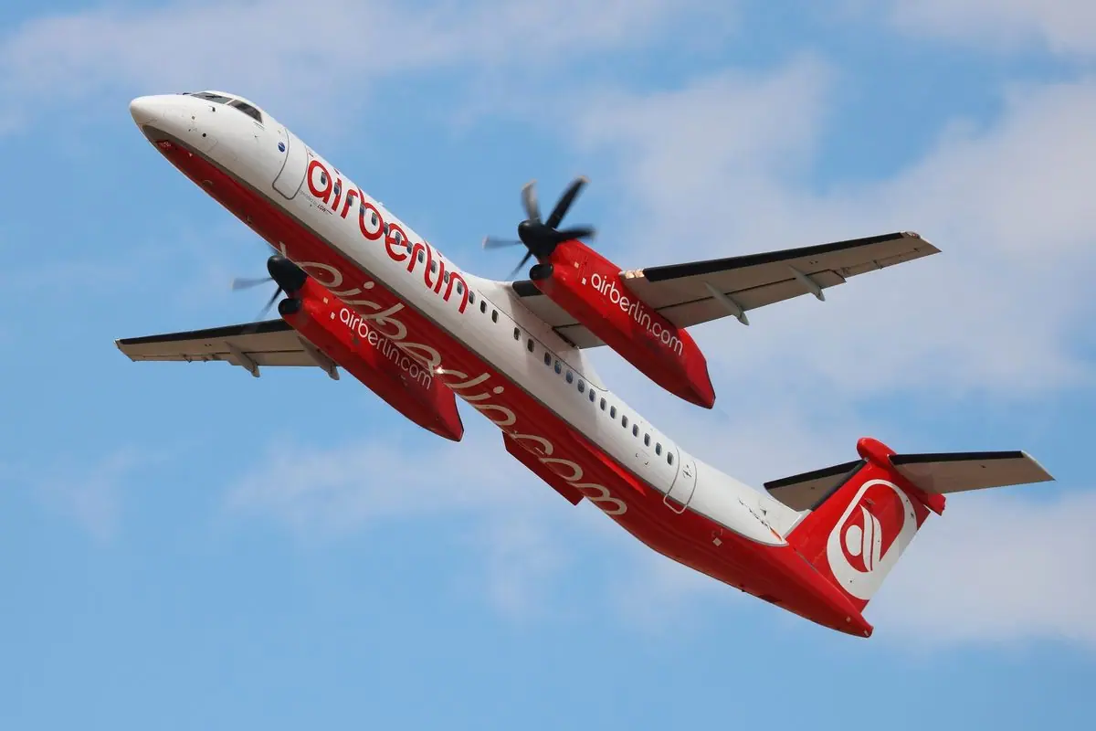De Havilland Dash 8 photo 3