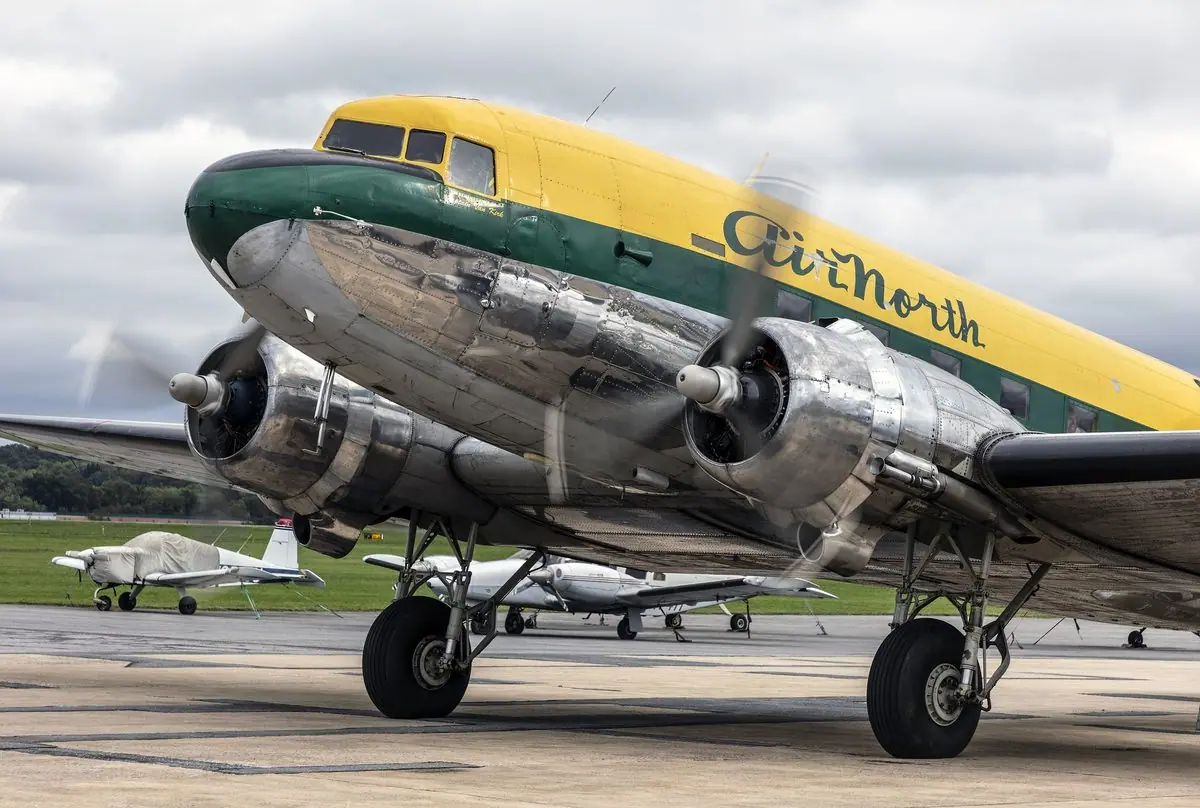 Douglas DC-3 photo 2