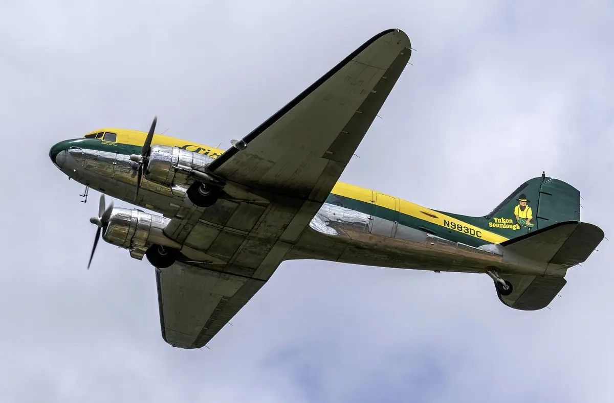 Douglas DC-3 photo 3