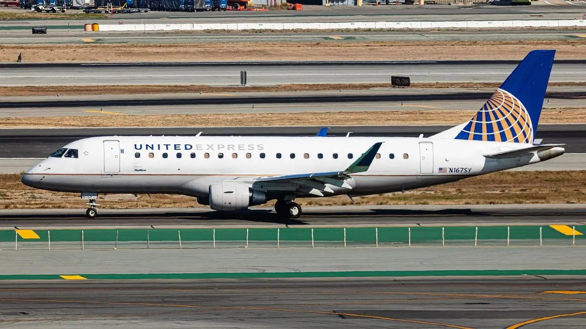 Embraer E170 / E175 photo 3