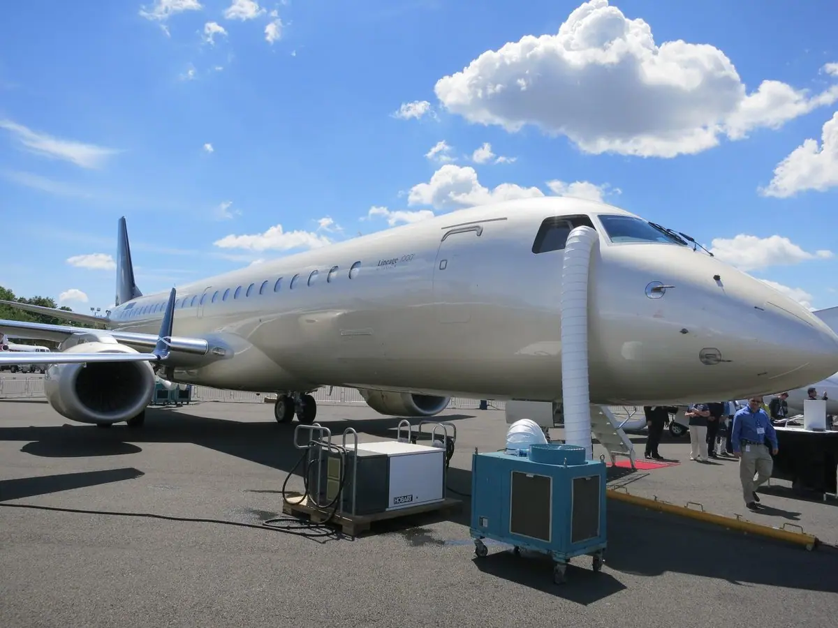 Embraer Lineage 1000 photo 2