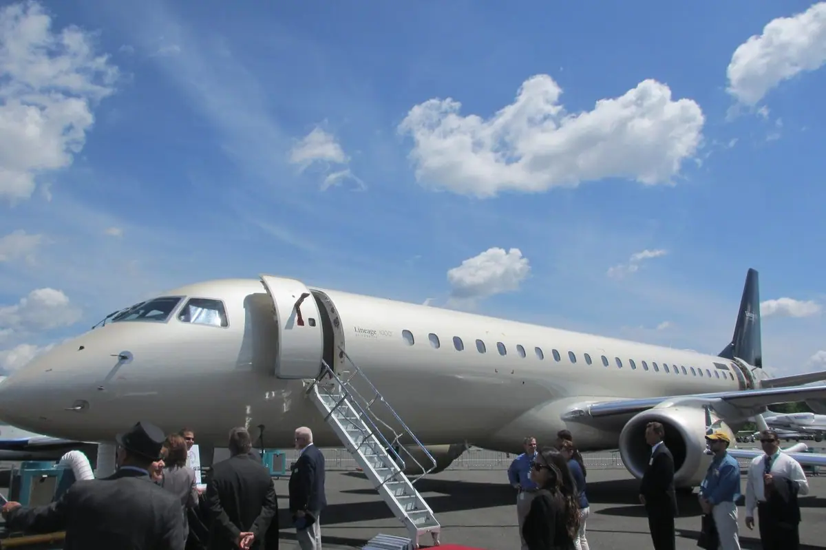 Embraer Lineage 1000 photo 3