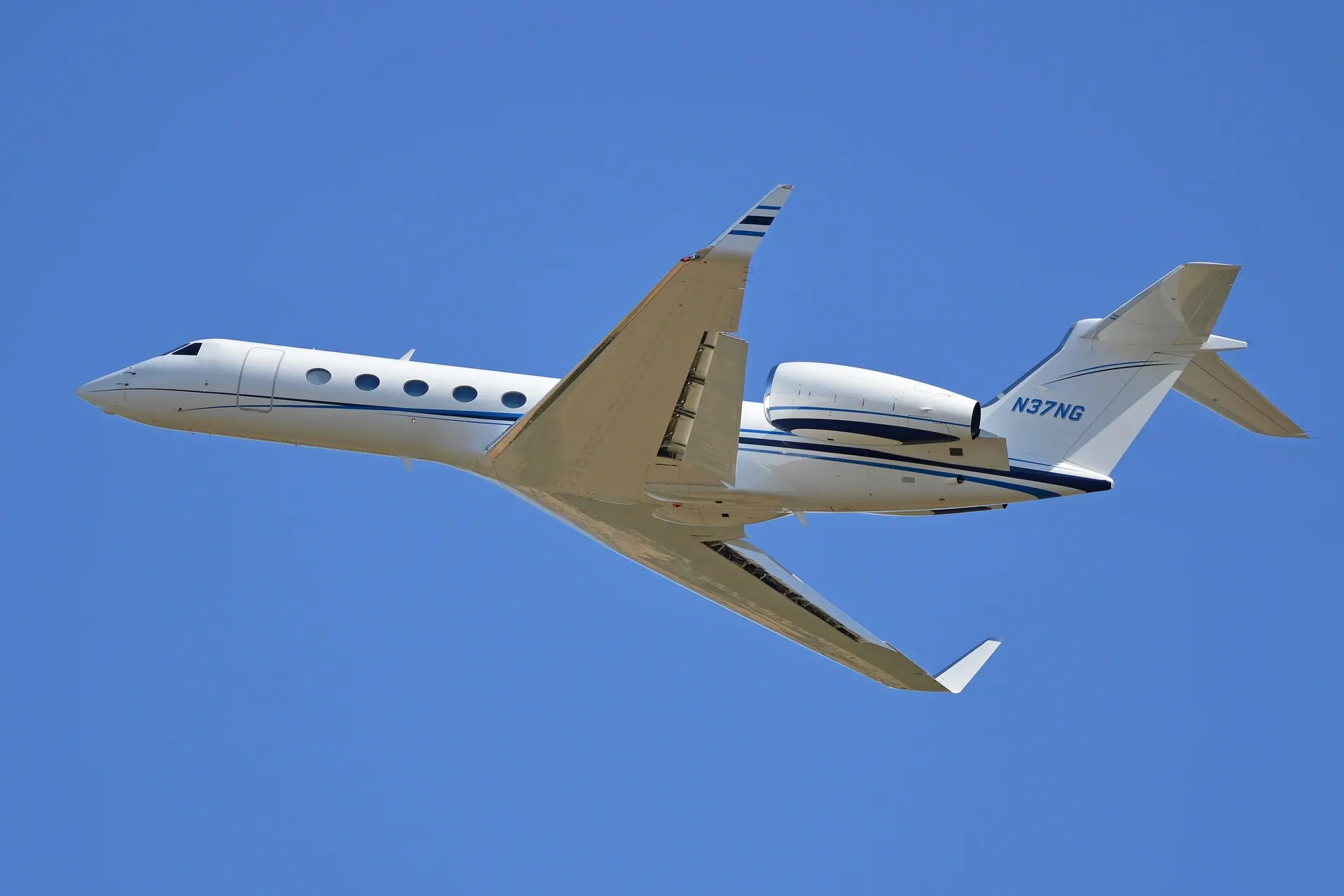 Gulfstream G550 photo 2