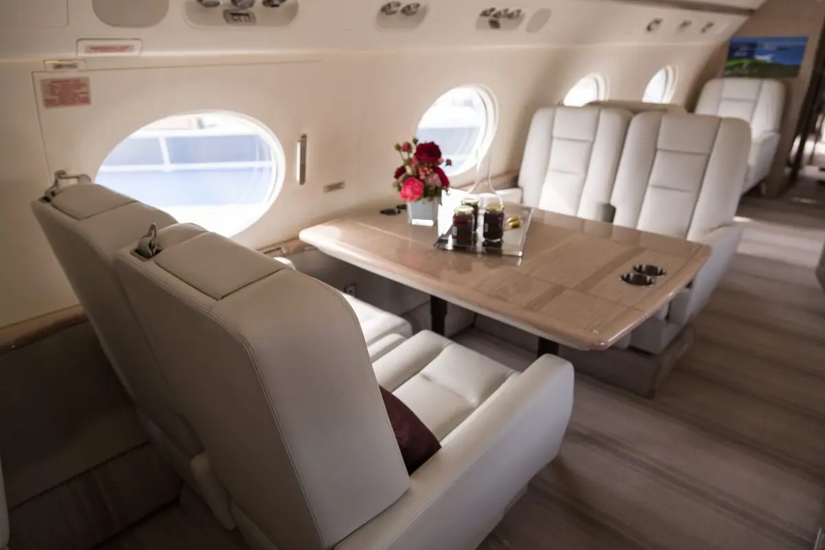 Konferenztisch für vier Personen im Gulfstream G550