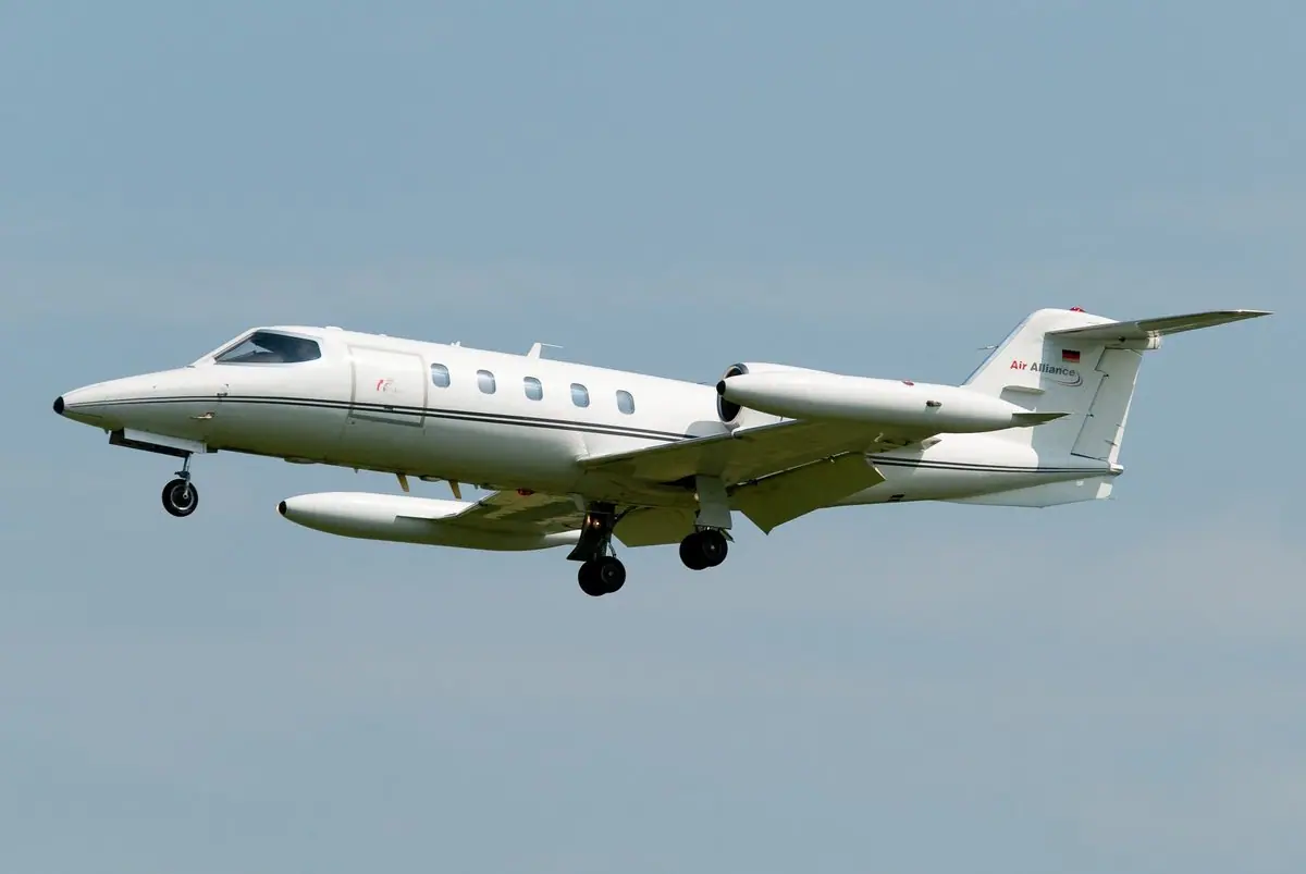 Learjet 35 photo 2