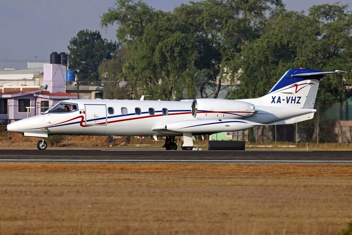 Learjet 35 photo 3