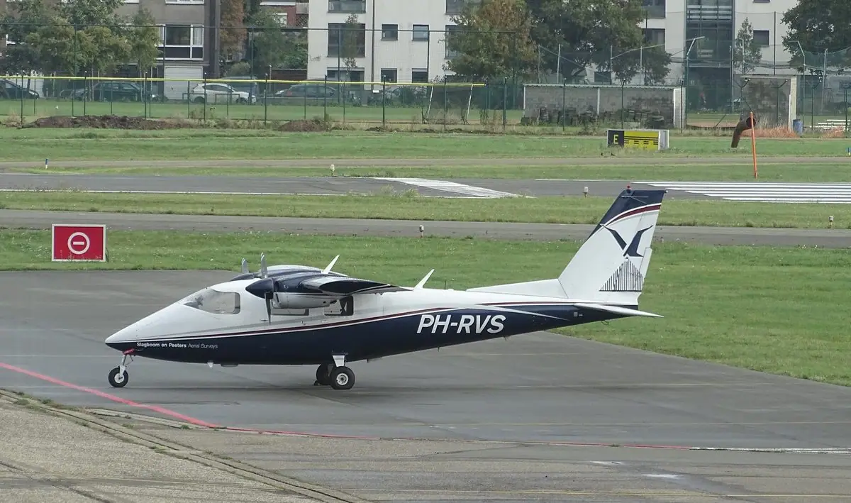 Partenavia / Vulcanair P68 photo 2