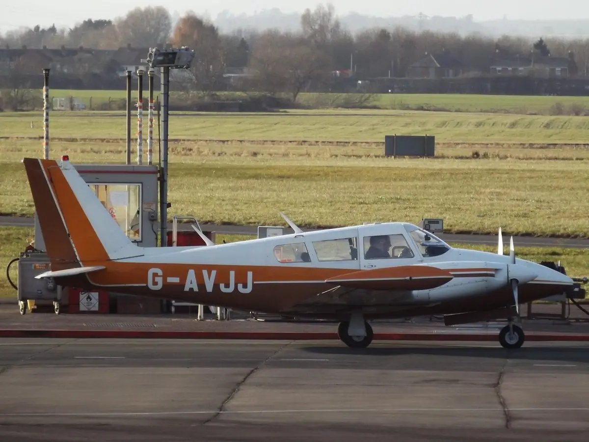 Piper Twin Comanche photo 3