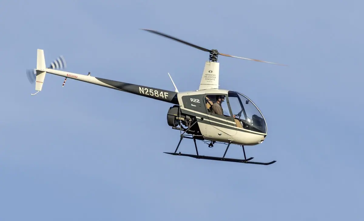 Robinson R22 photo 2