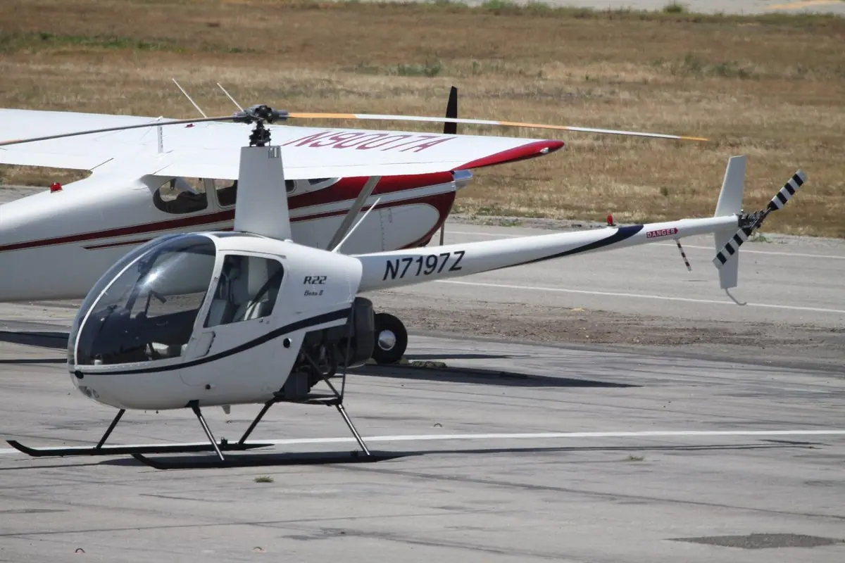 Robinson R22 photo 3