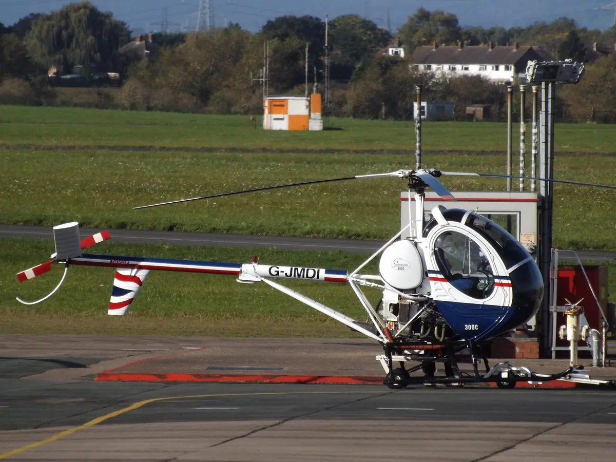 Schweizer 300 photo 2