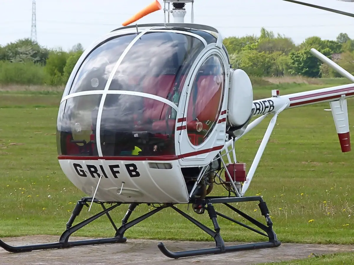 Schweizer 300 photo 3