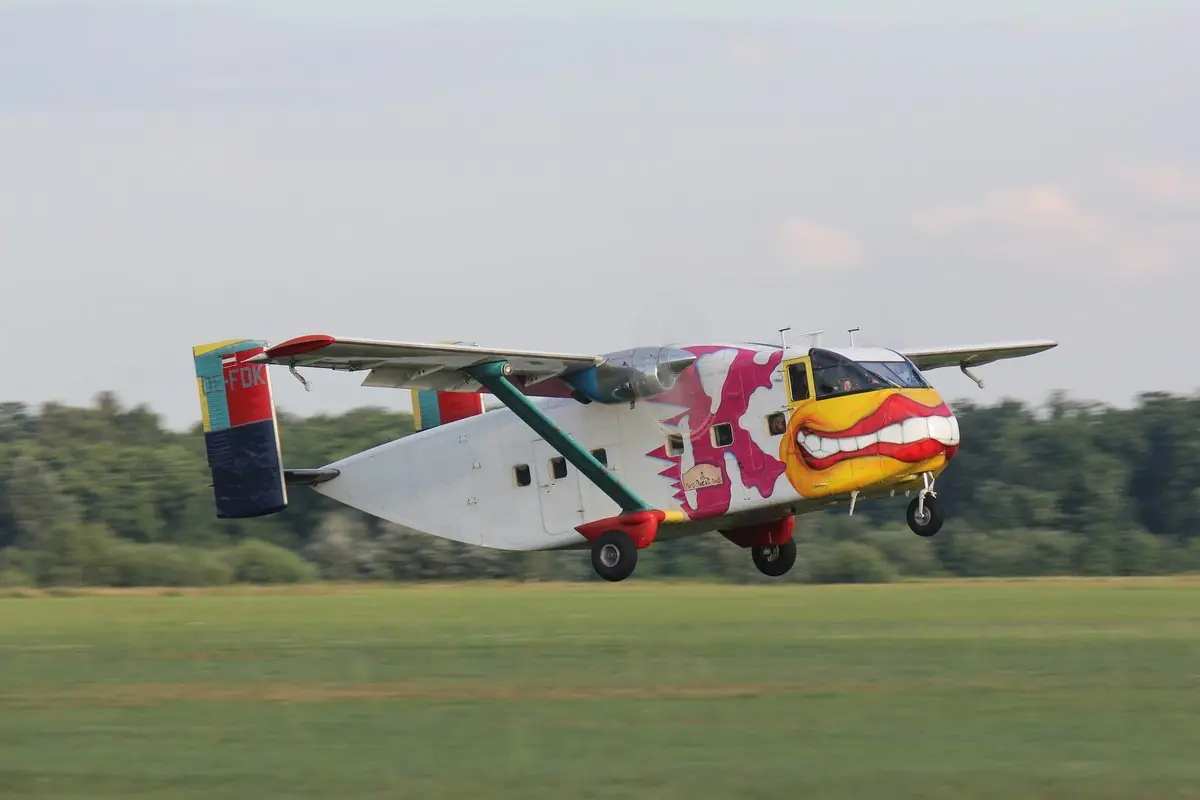 Shorts Skyvan photo 3