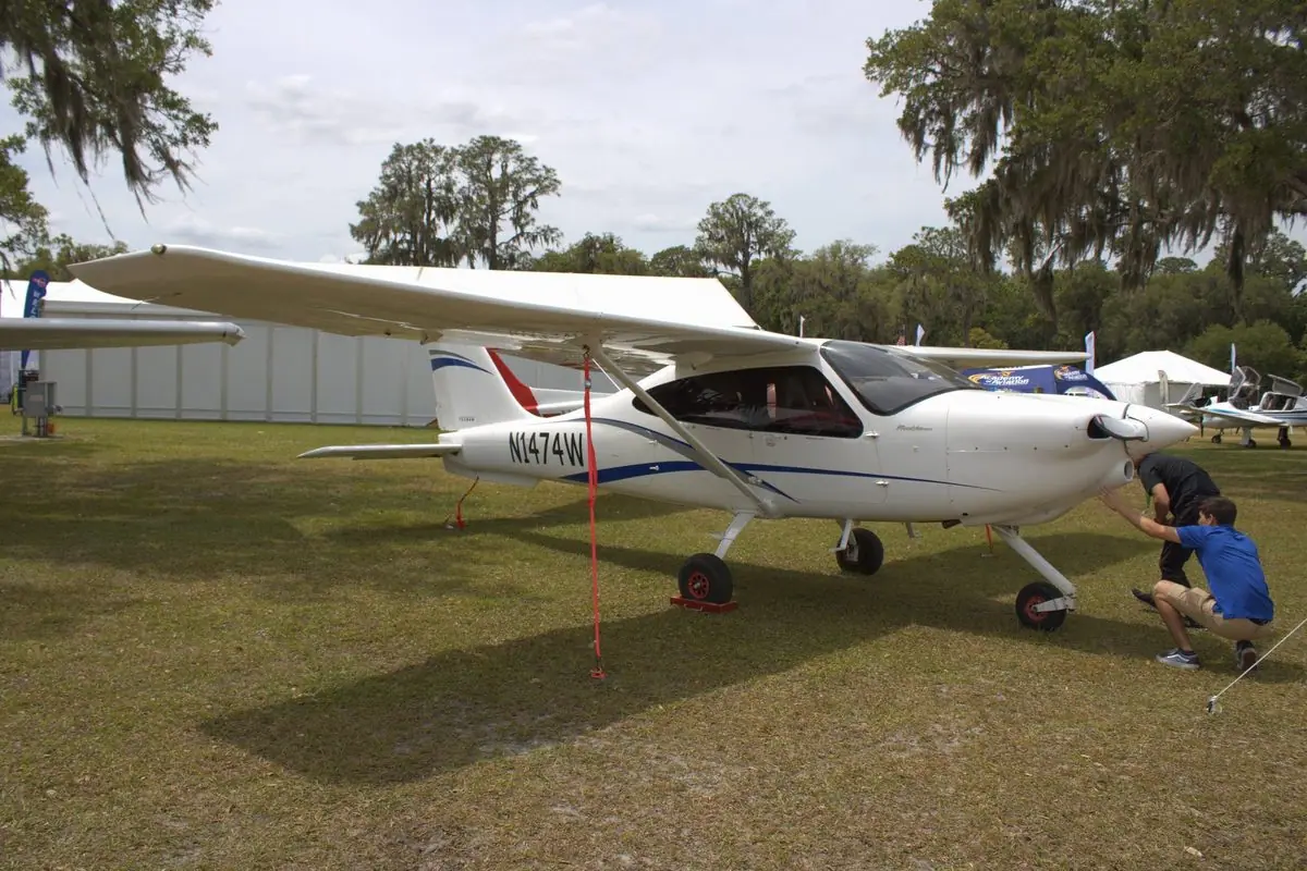Tecnam P2010 photo 2