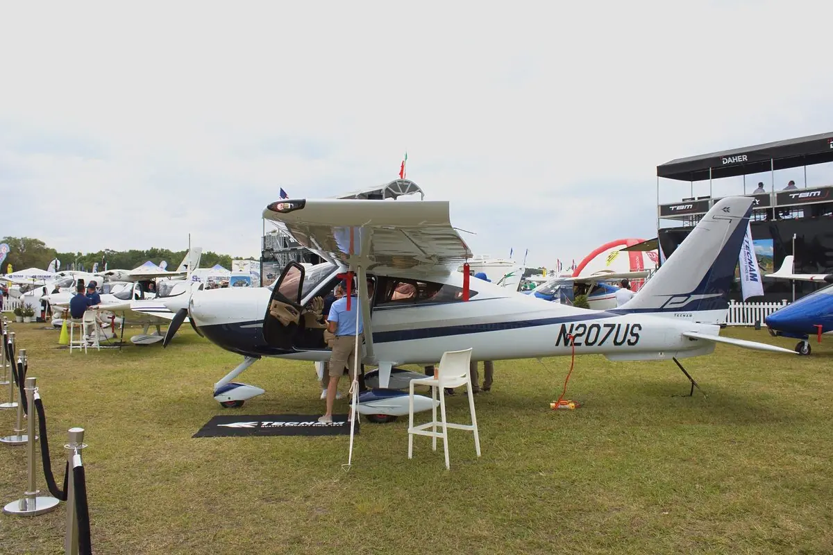 Tecnam P2010 photo 3